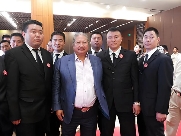 寰宇环保为洪金宝提供随行护卫